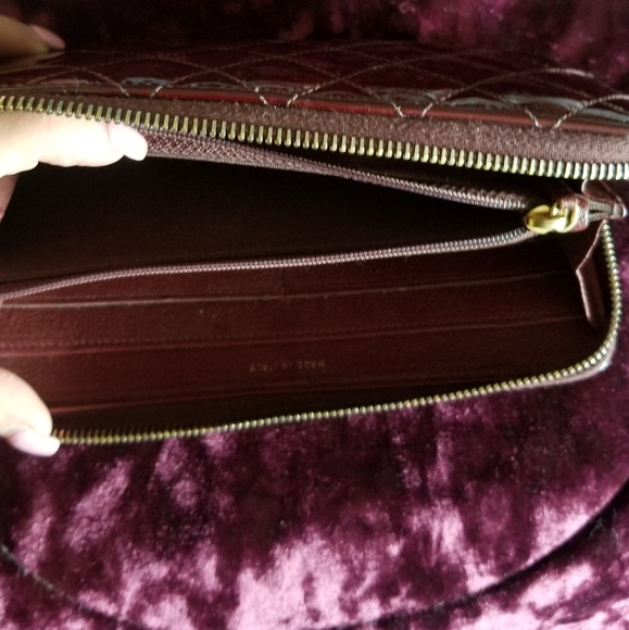 CHANEL VINTAGE ZIP AROUND WALLET - Picture 7 of 10